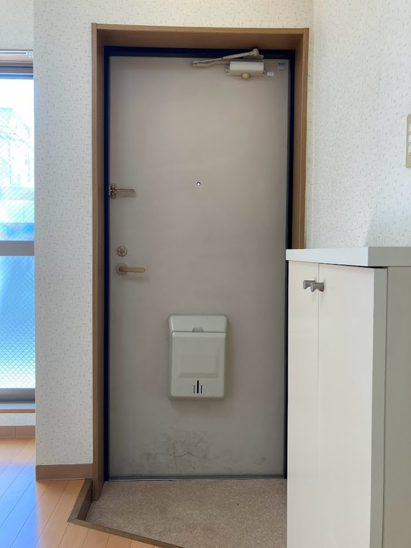 メゾンジュネスの玄関