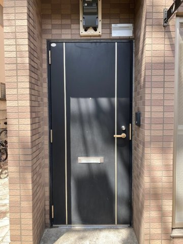 メゾンジュネスの玄関