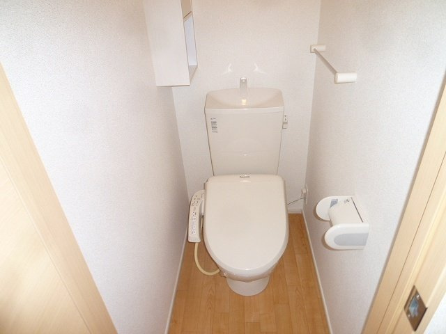 エヌヴィラージュのトイレ|落ち着いた色調のトイレです