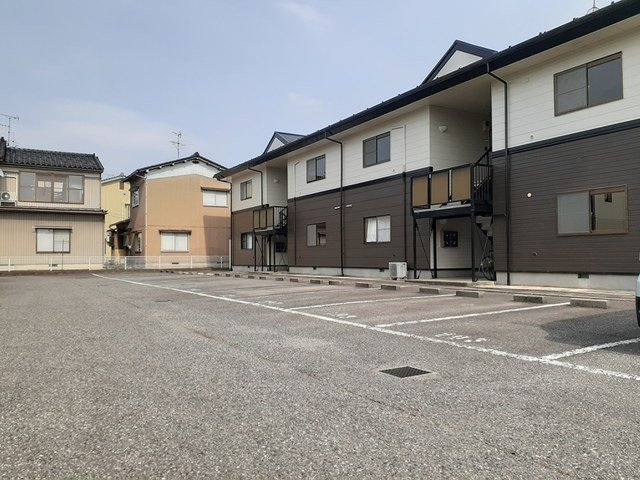 カーサ・ハピネスの駐車場|駐車場完備です