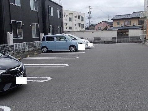 ドゥ・ステージアⅡの駐車場|駐車場に車を止められます