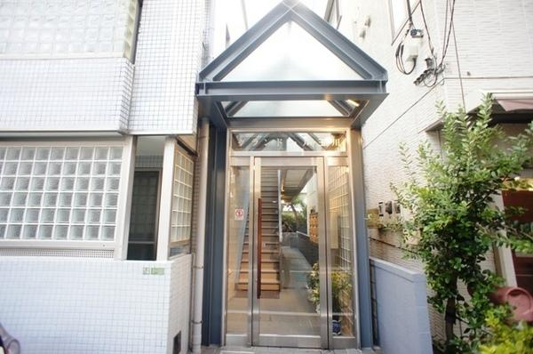 グランドール玉川のエントランス