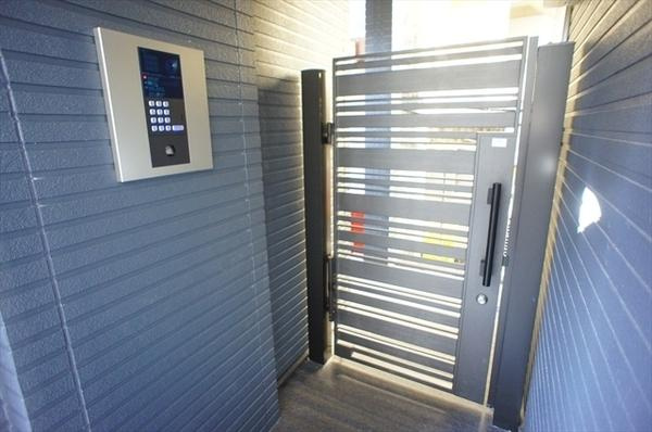 世田谷区深沢４丁目のアパートのエントランス