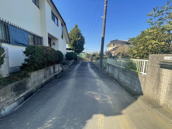 【前面道路含む現地写真】