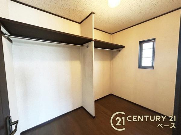 北葛城郡広陵町馬見中２丁目の中古一戸建の収納|■現地撮影写真■冬物のコートや季節のものなどたくさんしまえる広さ！
