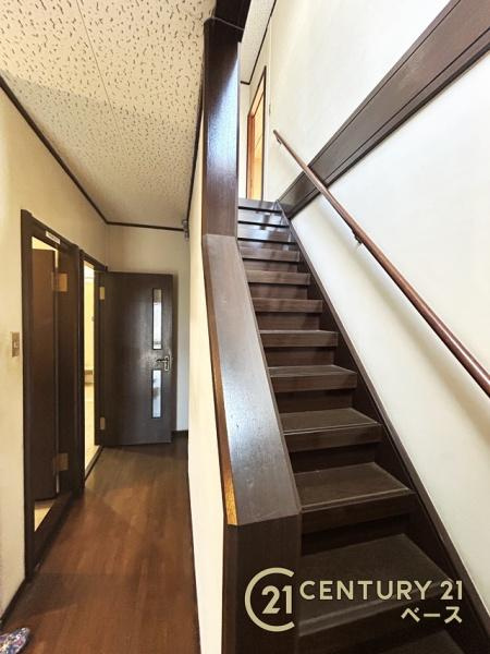 北葛城郡広陵町馬見中２丁目の中古一戸建の内装|■現地撮影写真■こちらは階段になっております。

