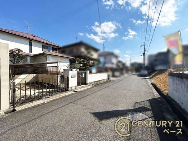 北葛城郡広陵町馬見中２丁目の中古一戸建の前面道路含む現地写真|■現地撮影写真■スーパーなど商業施設が徒歩圏内に近接しています。