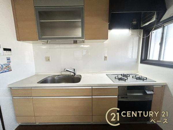 北葛城郡広陵町馬見中２丁目の中古一戸建のキッチン|■現地撮影写真■収納力と使いやすさを追求したシステムキッチンです！