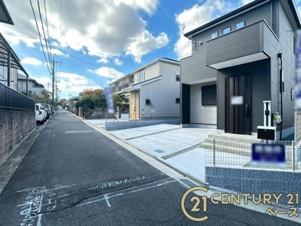 ファーストタウン九条町 １号棟 ／新築一戸建の前面道路含む現地写真