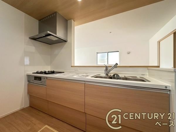 ファーストタウン九条町 １号棟 ／新築一戸建のキッチン|■現地撮影写真■広々キッチンで快適お料理！便利な収納スペースも完備！