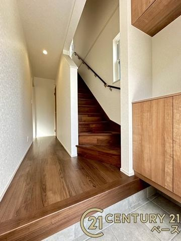 ファーストタウン九条町 ２号棟 ／新築一戸建の内装|■現地撮影写真■こちらは玄関から見た廊下部分です！
