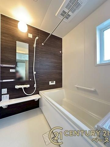ファーストタウン九条町 ２号棟 ／新築一戸建の浴室|■現地撮影写真■浴室暖房乾燥機を完備！ゆったりした浴槽での入浴は疲れも癒してくれます！