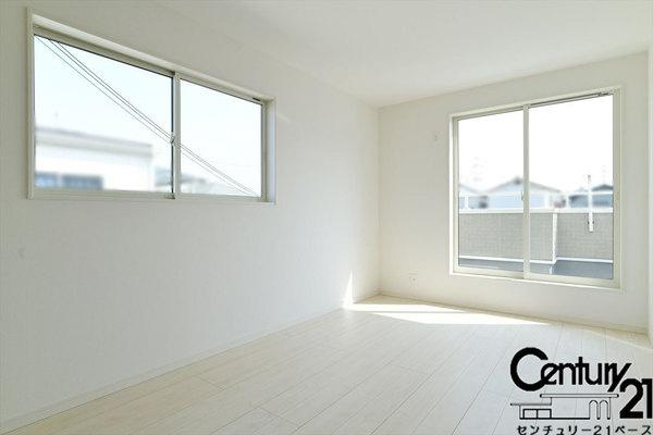 大和郡山市新木町の新築一戸建の内観：施工例|■日当たりのよい明るい雰囲気の洋室です！■
