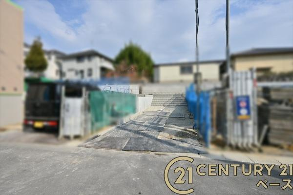 大和郡山市新木町の新築一戸建の駐車場|■現地撮影写真■駐車スペース２台分完備！