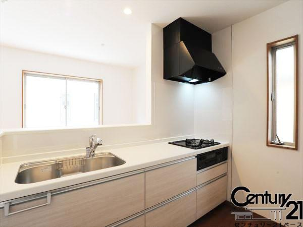 大和郡山市新木町の新築一戸建の内観：施工例|■家族とのコミュニケーションがとりやすい人気のカウンターキッチン！■