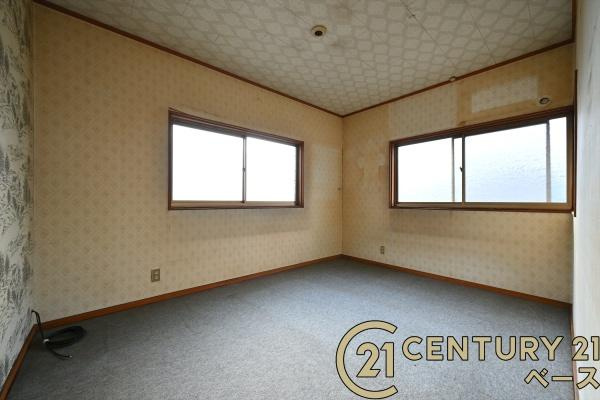 大和高田市出　一戸建の洋室|■現地撮影写真■明るい雰囲気の中二階の洋室です！