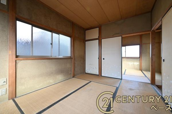 大和高田市出　一戸建の和室|■現地撮影写真■２部屋続きの和室は襖を開けると開放的です！

