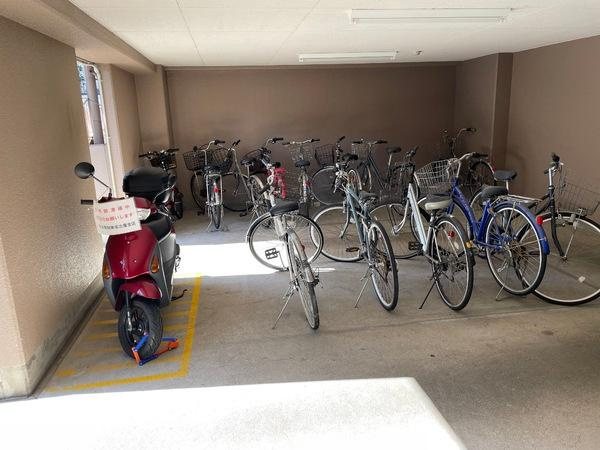 シャトー岡崎Ⅱ番館のその他共用部分|駐輪場です。