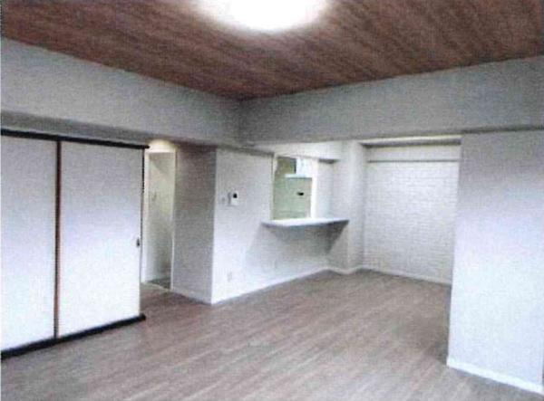 シャトー岡崎Ⅱ番館の居間・リビング|空間を広く使います