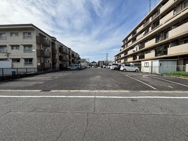 ガーデンヒルズ東大友の駐車場|敷地外駐車場です。