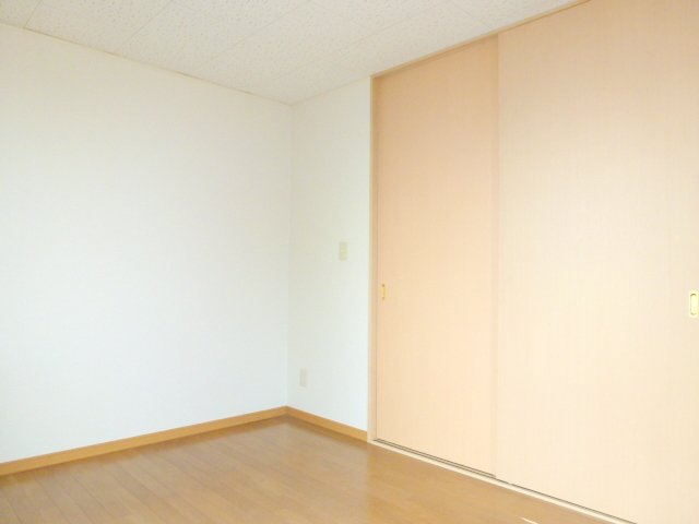 レオパレスやませの寝室