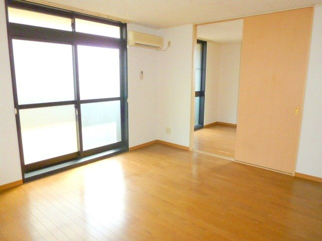 レオパレスやませの居間・リビング