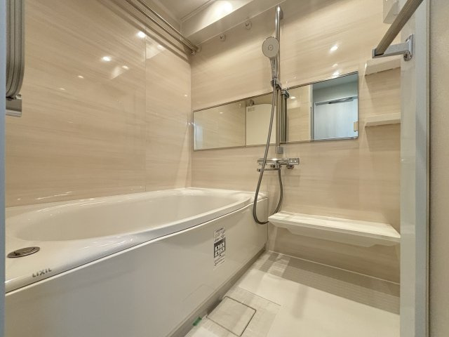 湯島ハイタウンA棟の浴室
