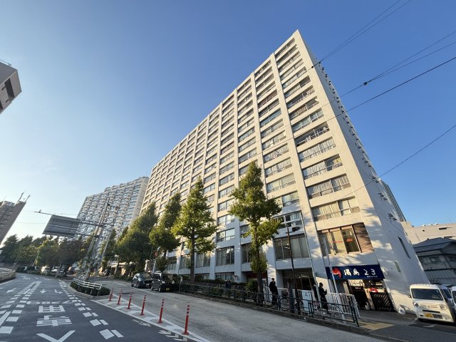 湯島ハイタウンA棟の外観