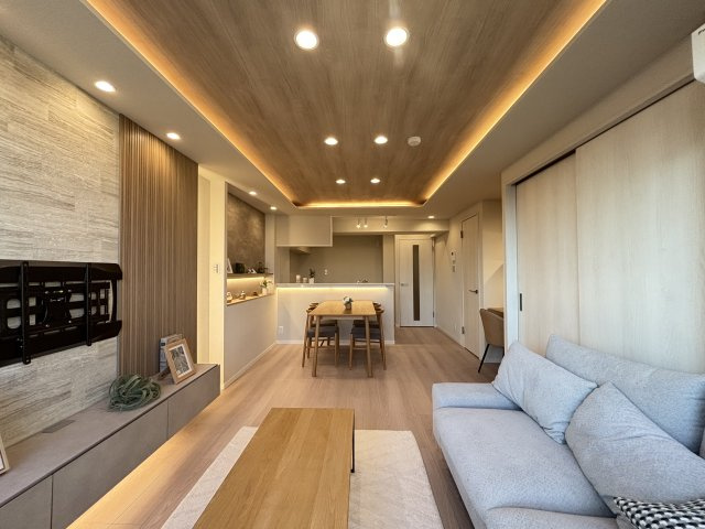 湯島ハイタウンA棟の居間・リビング