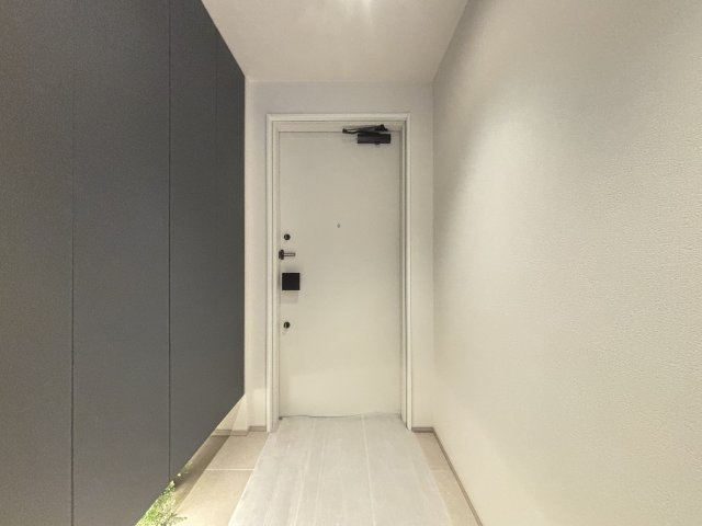 ブリリアタワー上野池之端の玄関