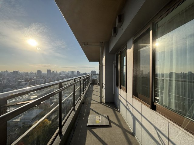 ブリリアタワー上野池之端のバルコニー