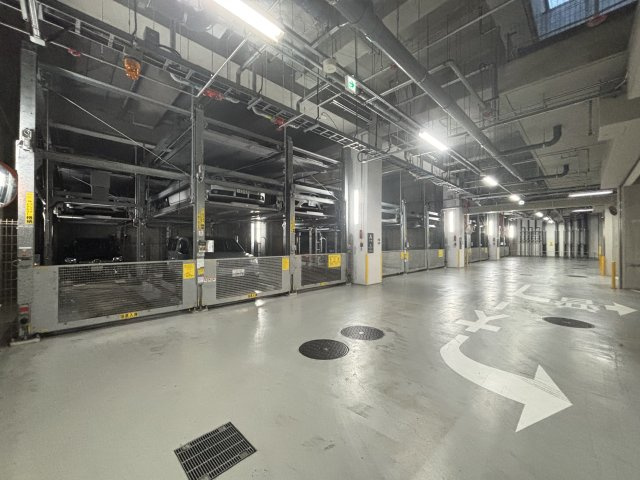 ブリリアタワー上野池之端の駐車場