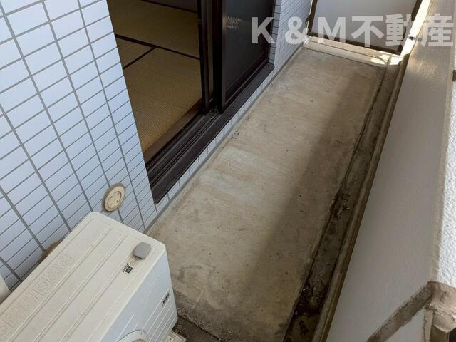 リカスコートのバルコニー|暖かな日差しのふりそそぐバルコニー