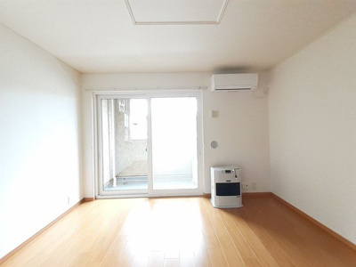 【居間・リビング】 | レジ－ナＢ | こちらの居間で趣味の時間をお楽しみください