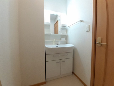 【洗面所】 | レジ－ナＢ | 忙しい朝には欠かせない洗面所です