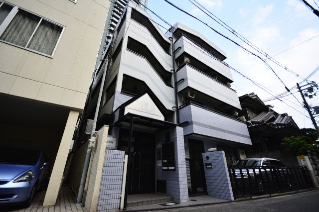 ロイヤルカーサ阿倍野の外観