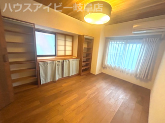 【洋室】 | リバティヒルズ岐阜西8階部分！一部リフォーム済み！IHクッキングヒーター搭載！日当り良好です♪ | リバティヒルズ岐阜西2階部分！ペット飼育可能なマンション！リフォーム済み！オール電化！エアコン3台！