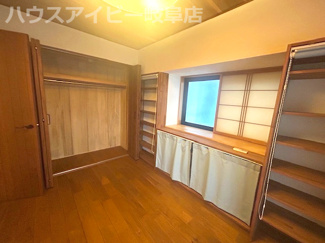 【洋室】 | リバティヒルズ岐阜西8階部分！一部リフォーム済み！IHクッキングヒーター搭載！日当り良好です♪ | リバティヒルズ岐阜西2階部分！ペット飼育可能なマンション！リフォーム済み！オール電化！エアコン3台！