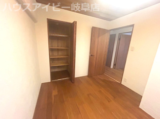 【洋室】 | リバティヒルズ岐阜西8階部分！一部リフォーム済み！IHクッキングヒーター搭載！日当り良好です♪ | リバティヒルズ岐阜西2階部分！ペット飼育可能なマンション！リフォーム済み！オール電化！エアコン3台！