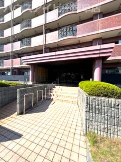 【エントランス】 | リバティヒルズ岐阜西8階部分！一部リフォーム済み！IHクッキングヒーター搭載！日当り良好です♪ | 
リバティヒルズ岐阜西2階部分！ペット飼育可能なマンション！リフォーム済み！オール電化！エアコン3台！