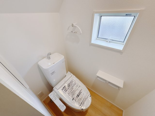 【Cradle garden】真岡市台町 第8のトイレ|〇2号棟〇
寒い日も快適に。温水洗浄付きトイレで、毎日気持ちよく使えるうれしい設備です。
※2026年1月撮影