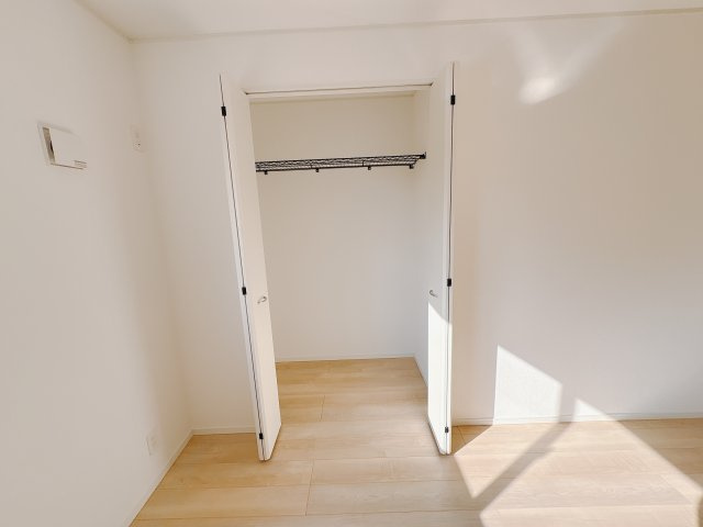 【Cradle garden】真岡市台町 第8の収納|〇2号棟・2F6帖洋室〇
全居室便利な収納付き☆しっかり収納して、すっきりとお部屋を使えます。暮らしにちょうどいい収納力です！
※2026年1月撮影