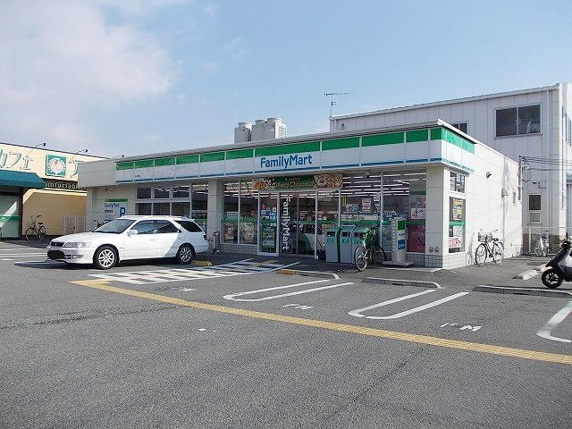 フラワーヒルズの周辺|ファミリーマート高津橋店まで600m
