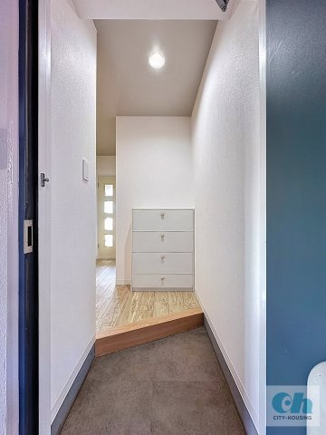 キャッスル I（アイ）301号室の玄関