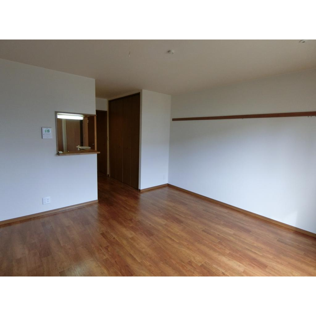 ヴィラ・エターナルの居間・リビング|洋室