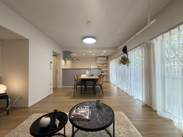 六義園サマリヤマンションの居間・リビング