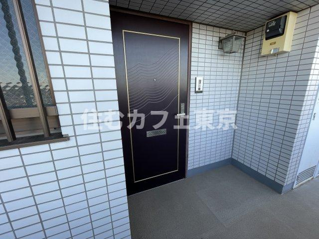 リヴェール浅見の玄関|ランプがかわいい玄関です