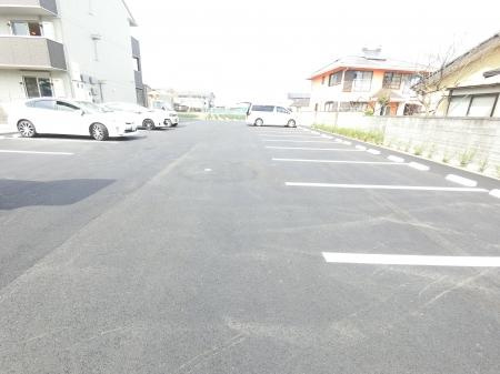 プレミストⅢの駐車場