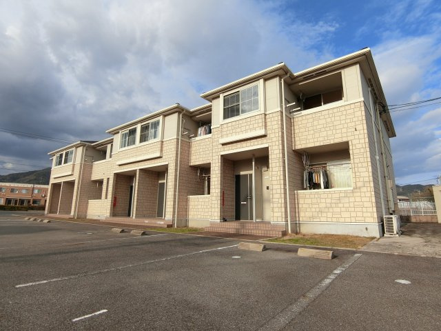 アース・カラーの外観