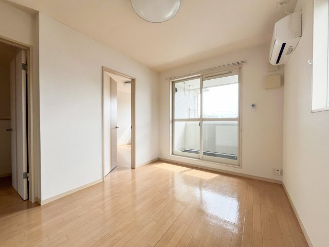 アース・カラーの居間・リビング